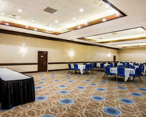 Holiday Inn Express Hotel And Suites Plano East