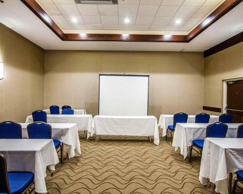 Holiday Inn Express Hotel And Suites Plano East