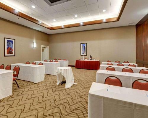 Holiday Inn Express Hotel And Suites Plano East