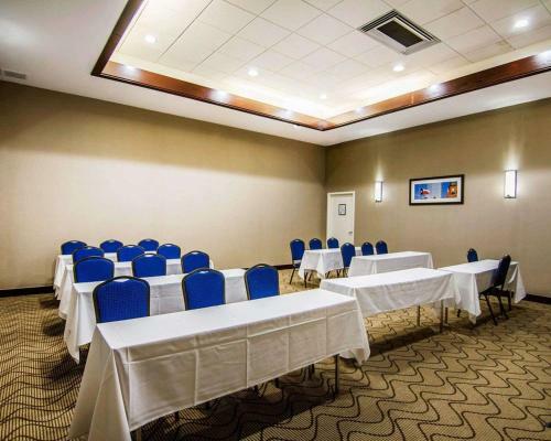 Holiday Inn Express Hotel And Suites Plano East