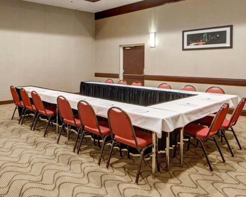 Holiday Inn Express Hotel And Suites Plano East