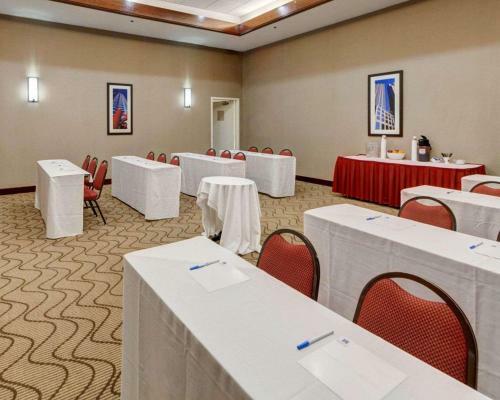Holiday Inn Express Hotel And Suites Plano East