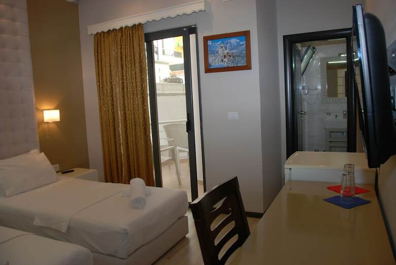 Hotel Strora