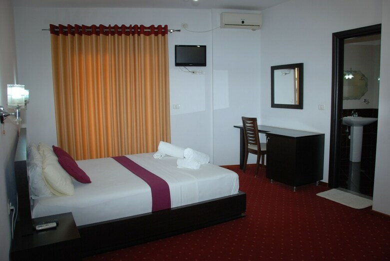 Hotel Strora