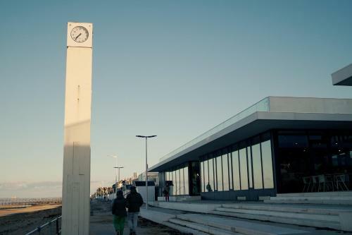 The Good Luc : � 150 M de La Mer Place de Parking