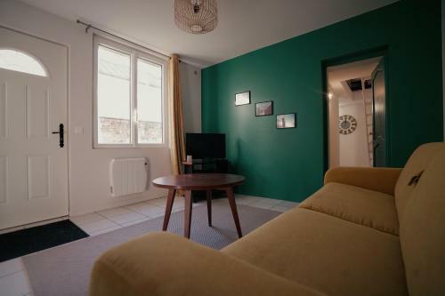 The Good Luc : � 150 M de La Mer Place de Parking