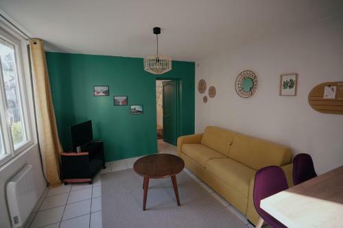 The Good Luc : � 150 M de La Mer Place de Parking