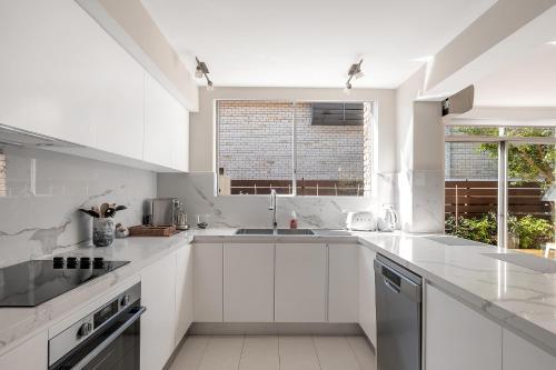 Coastal-luxe Townhouse/ Mosman