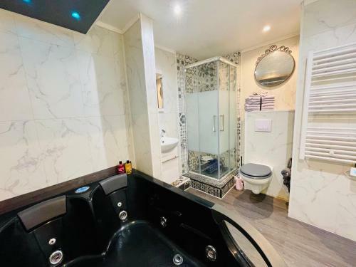 Apartamento F2 Avec Jacuzzi � 1mn de La Plage + Parking Priv�