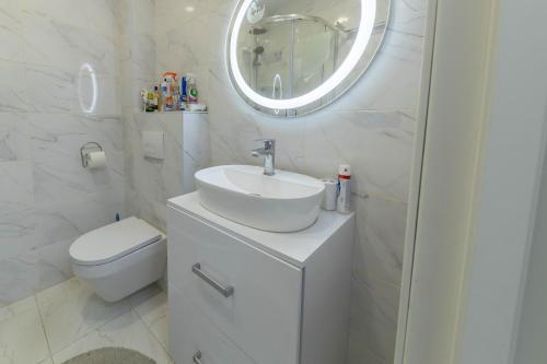 Lovely Ultra Modern 3 Bedroom Luxury Apartment.