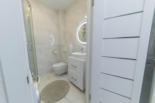 Lovely Ultra Modern 3 Bedroom Luxury Apartment.