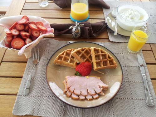 Bed & Breakfast Making Waves Boatel