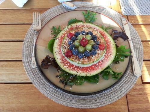 Bed & Breakfast Making Waves Boatel
