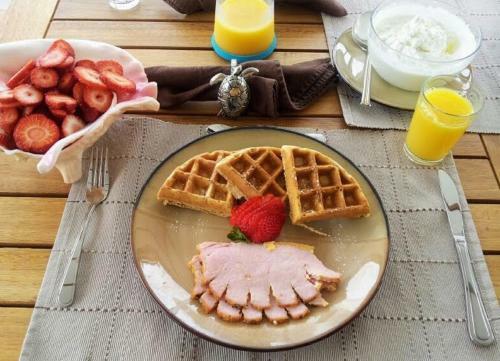 Bed & Breakfast Making Waves Boatel
