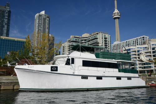 Bed & Breakfast Making Waves Boatel
