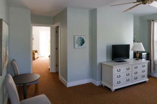 Hotel Admiral's Inn Resort
