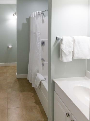 Hotel Admiral's Inn Resort