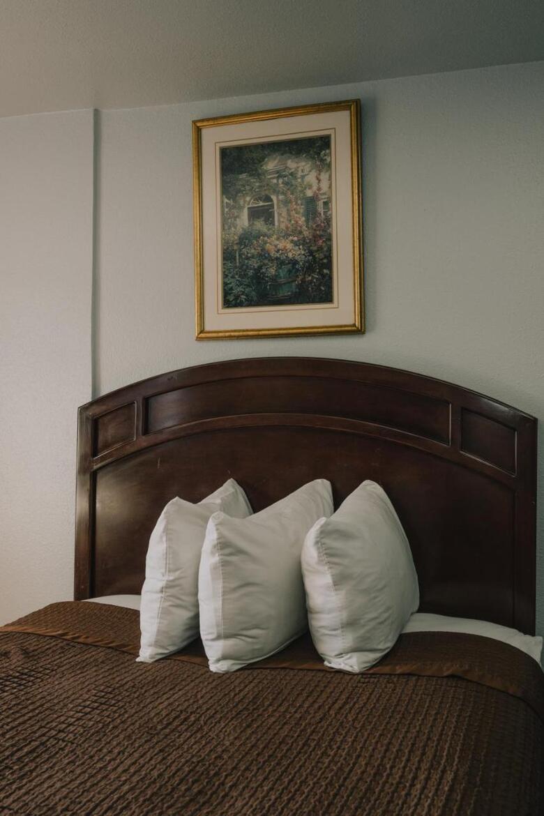 La Hacienda Motel