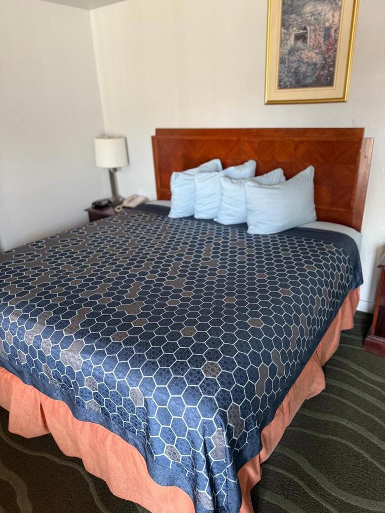 La Hacienda Motel
