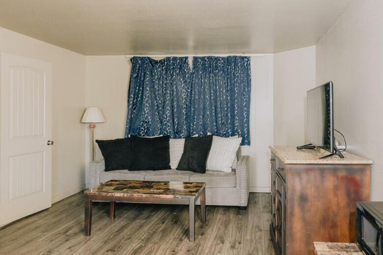 La Hacienda Motel