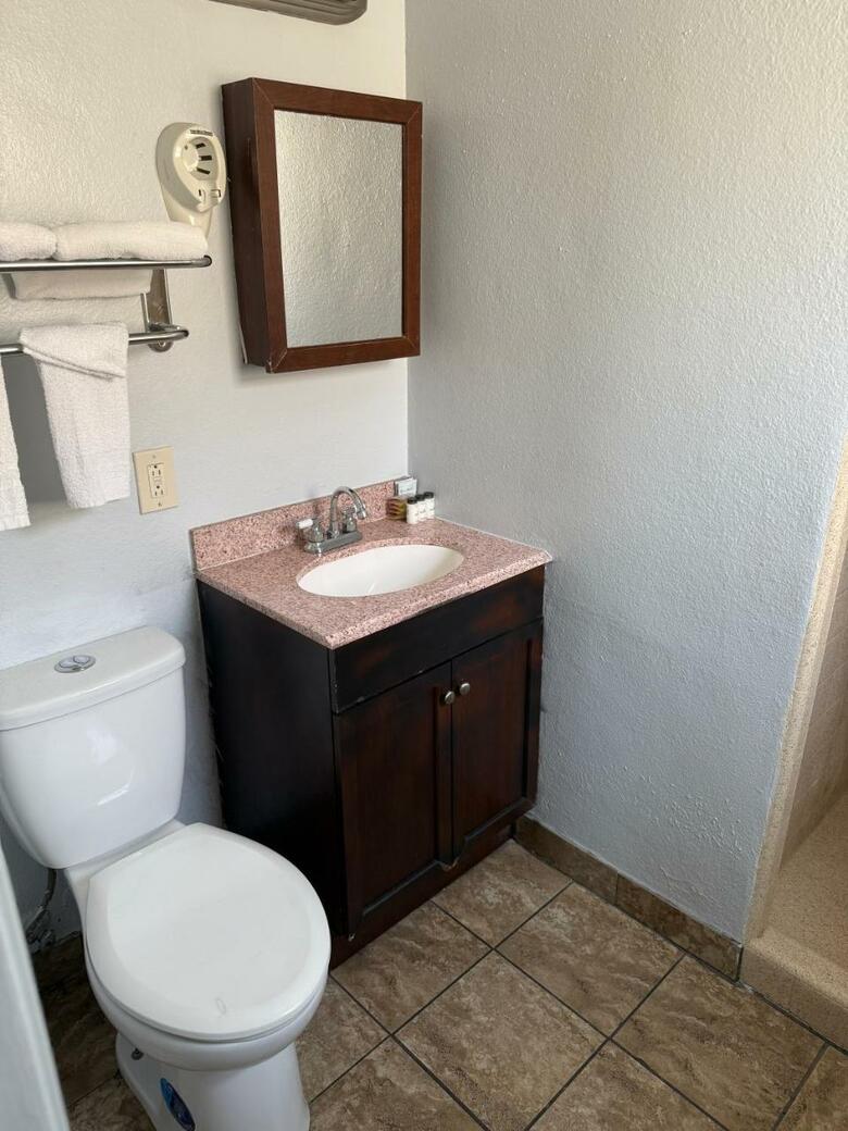 La Hacienda Motel