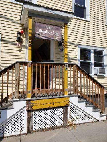 Hostal The Windsor Inn