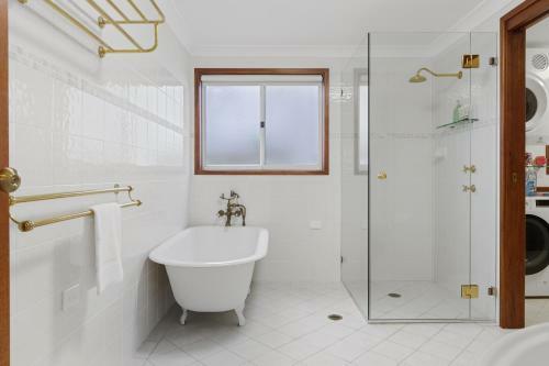 Sunkissed Paradise With Ocean Views / Copacabana