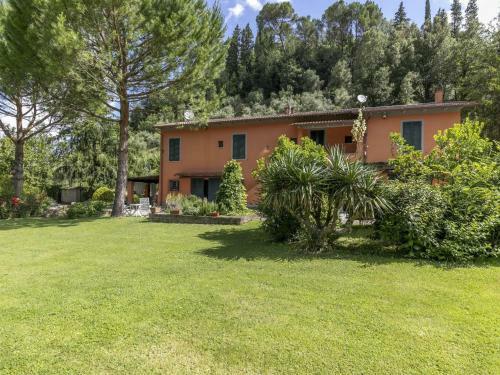 Lush Holiday Home In Montopoli Valdarno With Pool