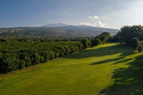 Hostal Sicilia's Picciolo Etna Golf