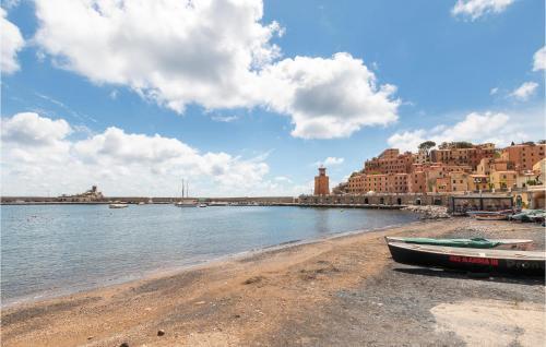 Stunning Home In Cavo With Wifi And 2 Bedrooms