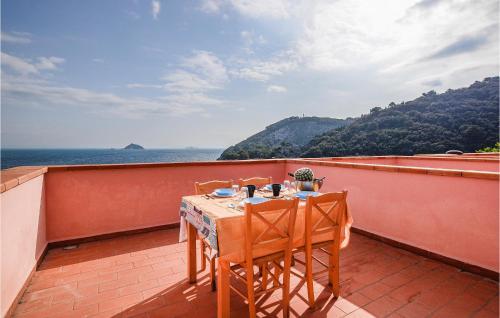 Stunning Home In Cavo With Wifi And 2 Bedrooms