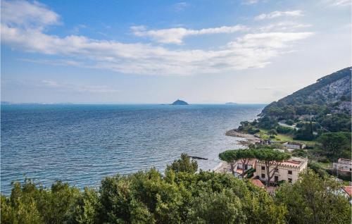 Stunning Home In Cavo With Wifi And 2 Bedrooms