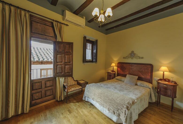 Hotel Los Leones