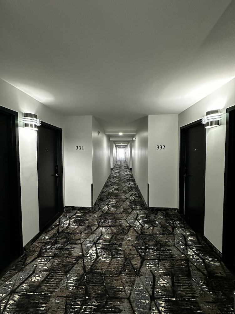 Chateau Regina Hotel And Suites