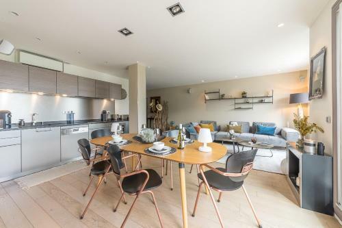 Annecy Lake, Luxury Top Floor Apartment