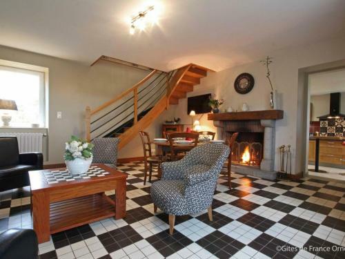 G�te Antoigny, 3 Pi�ces, 5 Personnes - Fr-1-497-14