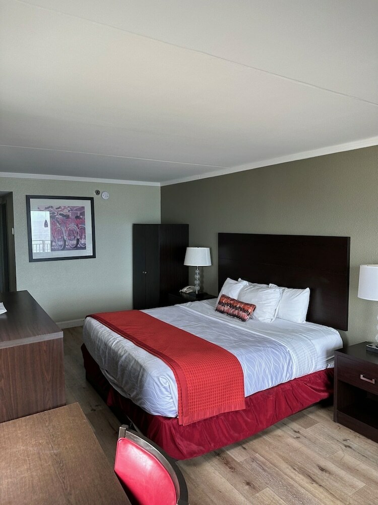 Best Western Plus Sandcastle Beachfront Hotel