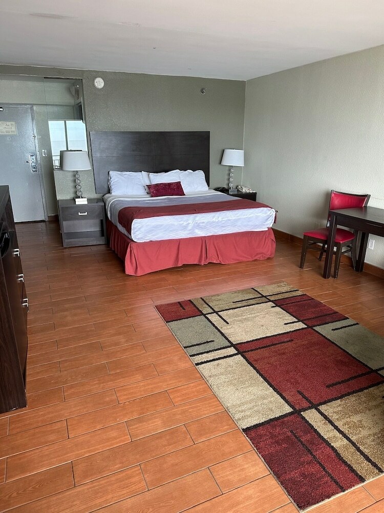 Best Western Plus Sandcastle Beachfront Hotel