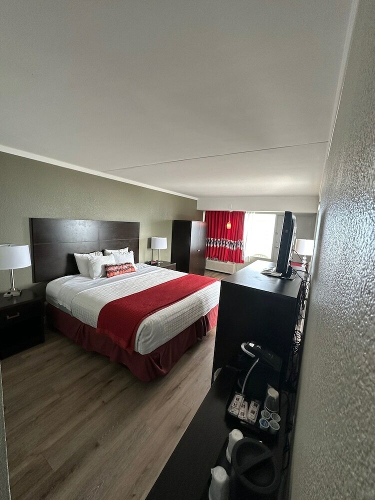Best Western Plus Sandcastle Beachfront Hotel