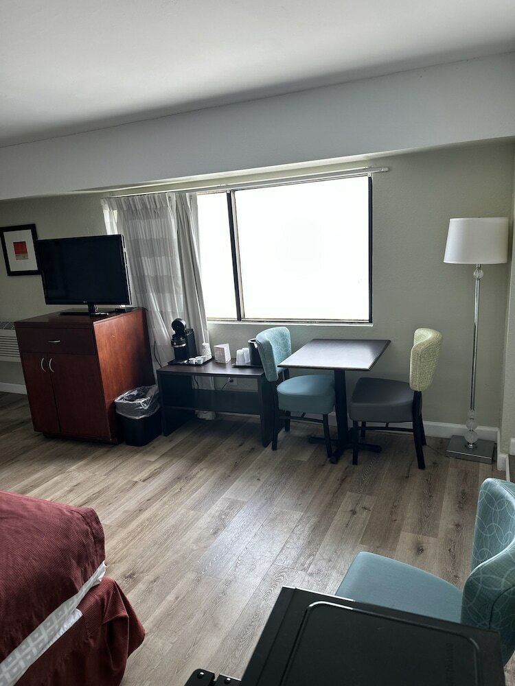 Best Western Plus Sandcastle Beachfront Hotel