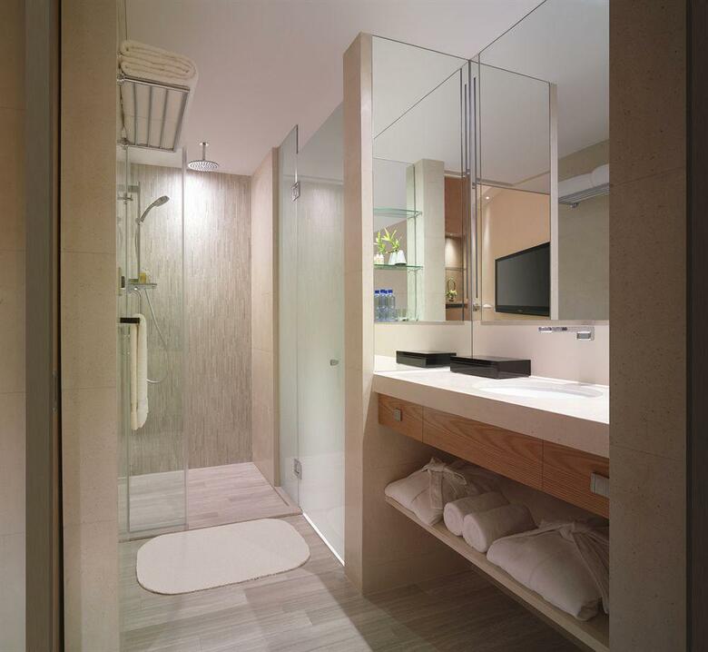 New World Shanghai Hotel