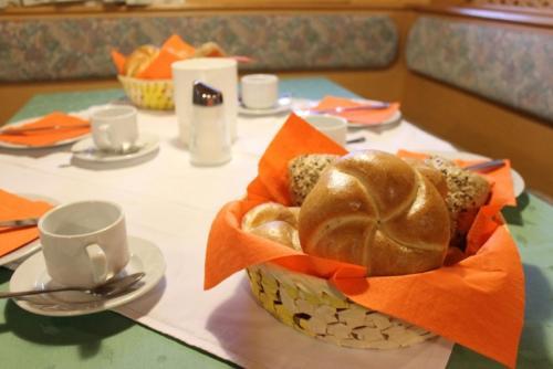 Hostal Caf� Restaurant Pension Bergland