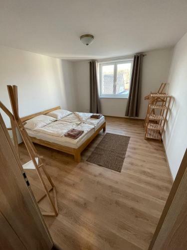 Apartm�ny B. N?mcov�
