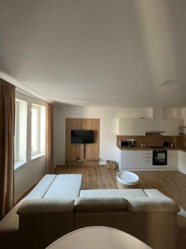 Apartm�ny B. N?mcov�
