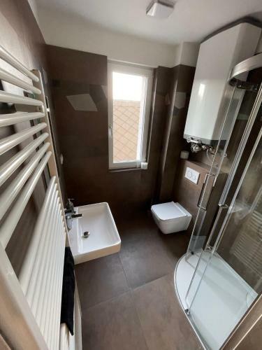 Apartm�ny B. N?mcov�