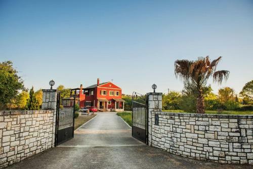 Villa Paipetis