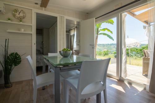 Sunny Cottage - Tiny Holiday Home