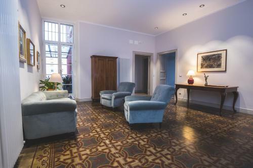 Hostal 3 Rooms Guest House