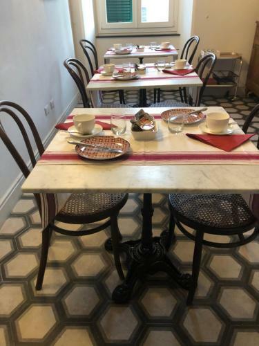 Hostal 3 Rooms Guest House