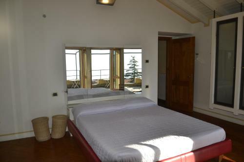 Chesapeake House Chiavari